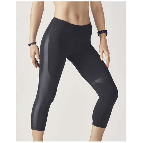 Fabletics Salar Powerhold Capri Shine 